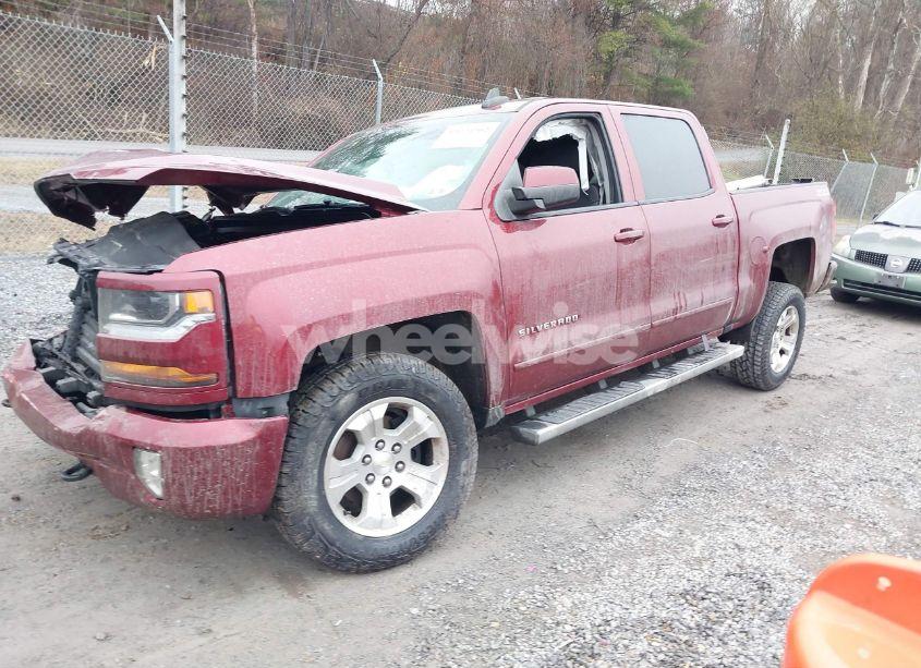 Photo 2 of 2017 Chevrolet Silverado 1500 2LT (VIN 3GCUKREC1HG113692)