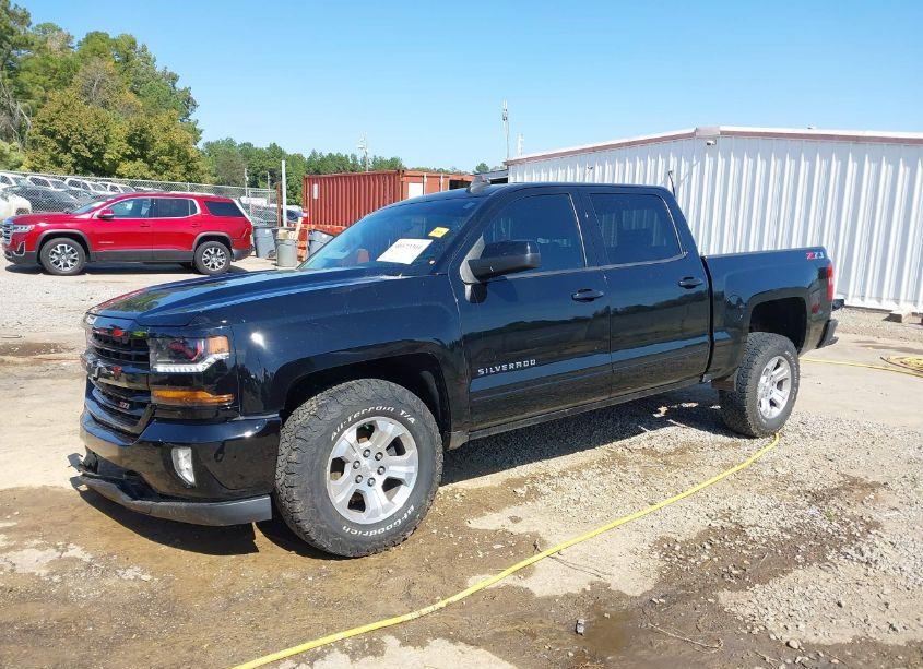 Photo 2 of 2017 Chevrolet Silverado 1500 2LT (VIN 3GCUKREC1HG157403)