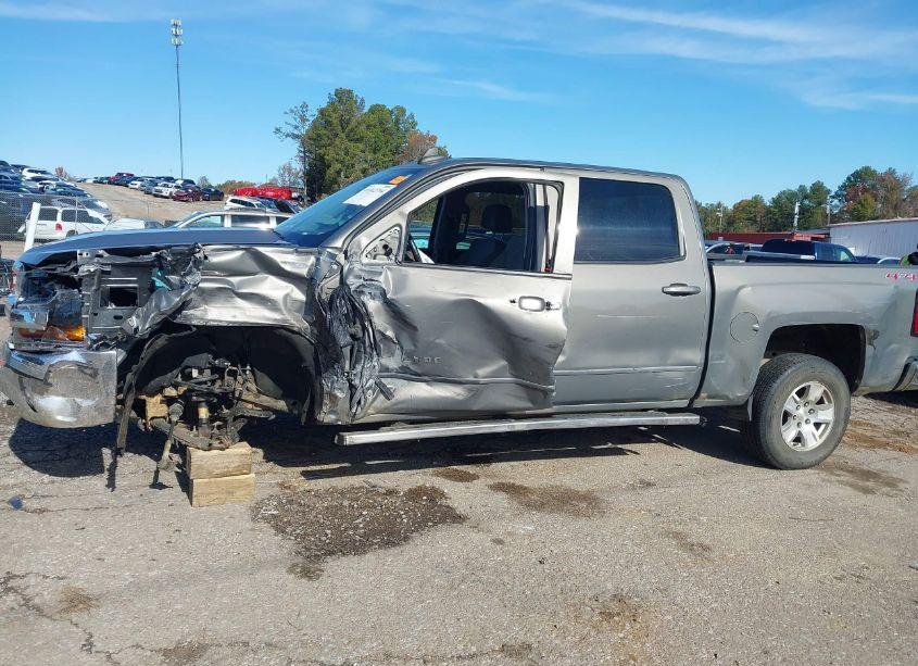 Photo 6 of 2017 Chevrolet Silverado 1500 1LT (VIN 3GCUKREC1HG181832)