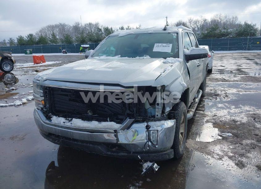 Photo 2 of 2017 Chevrolet Silverado 1500 1LT (VIN 3GCUKREC1HG282174)