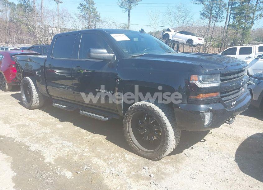 2017 Chevrolet Silverado 1500 2LT (VIN 3GCUKREC1HG358752) main photo