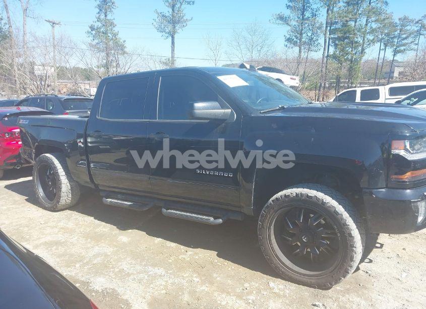 Photo 13 of 2017 Chevrolet Silverado 1500 2LT (VIN 3GCUKREC1HG358752)