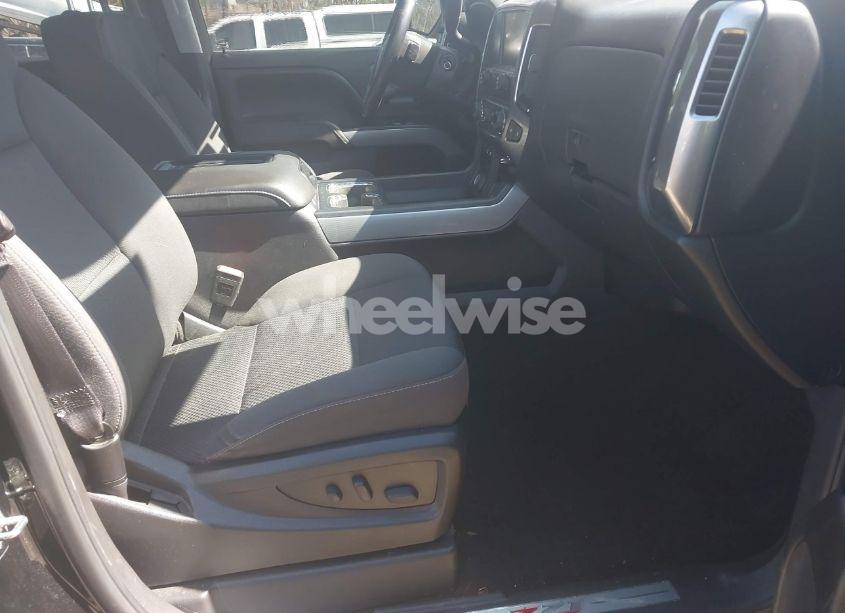 Photo 5 of 2017 Chevrolet Silverado 1500 2LT (VIN 3GCUKREC1HG358752)