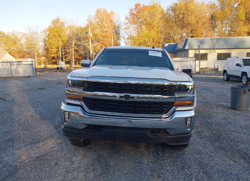 Photo 12 of 2018 Chevrolet Silverado 1500 LT (VIN 3GCUKREC1JG423668)