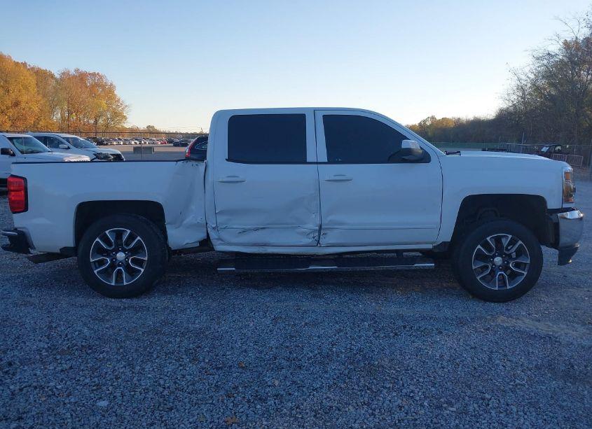 Photo 13 of 2018 Chevrolet Silverado 1500 LT (VIN 3GCUKREC1JG423668)