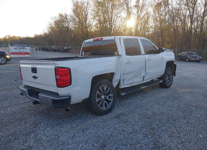 Photo 4 of 2018 Chevrolet Silverado 1500 LT (VIN 3GCUKREC1JG423668)
