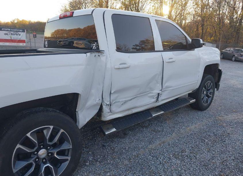 Photo 6 of 2018 Chevrolet Silverado 1500 LT (VIN 3GCUKREC1JG423668)