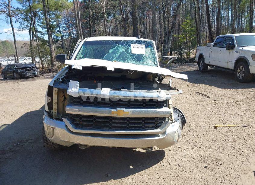 Photo 12 of 2018 Chevrolet Silverado 1500 1LT (VIN 3GCUKREC1JG469338)