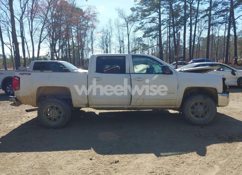 Photo 13 of 2018 Chevrolet Silverado 1500 1LT (VIN 3GCUKREC1JG469338)