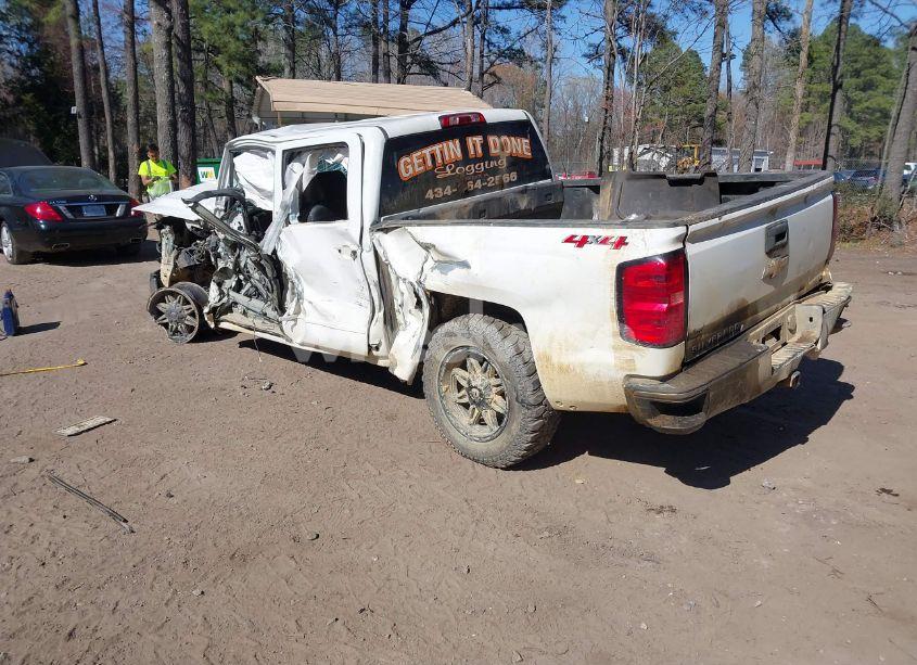 Photo 3 of 2018 Chevrolet Silverado 1500 1LT (VIN 3GCUKREC1JG469338)