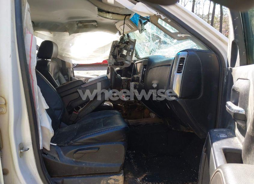 Photo 5 of 2018 Chevrolet Silverado 1500 1LT (VIN 3GCUKREC1JG469338)