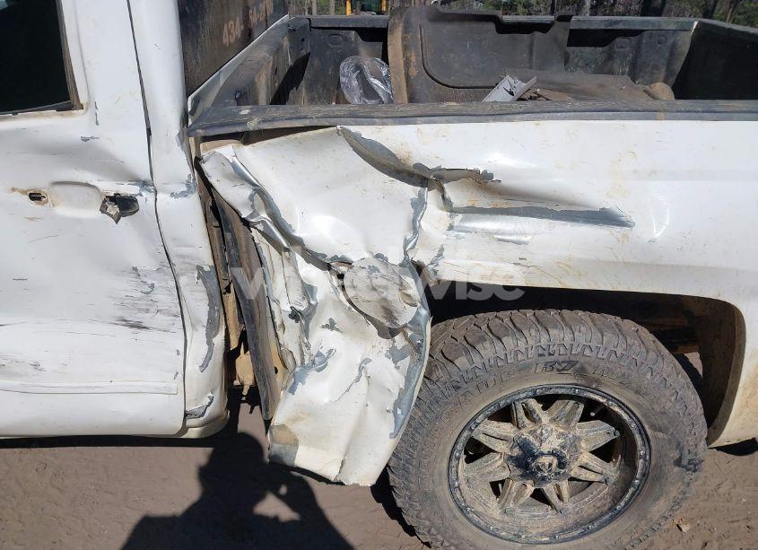 Photo 6 of 2018 Chevrolet Silverado 1500 1LT (VIN 3GCUKREC1JG469338)