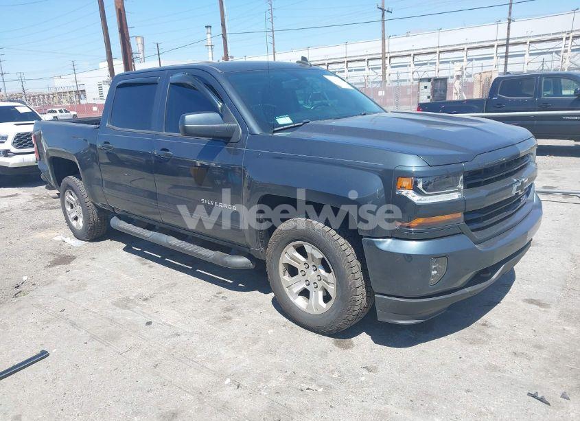 2018 Chevrolet Silverado K1500 LT (VIN 3GCUKREC1JG511846) main photo