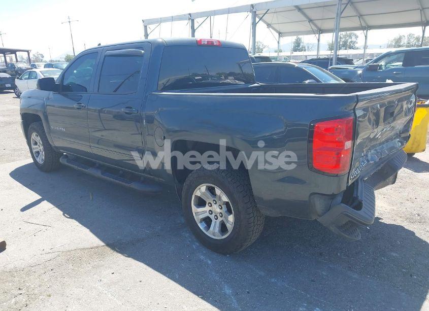 Photo 3 of 2018 Chevrolet Silverado K1500 LT (VIN 3GCUKREC1JG511846)