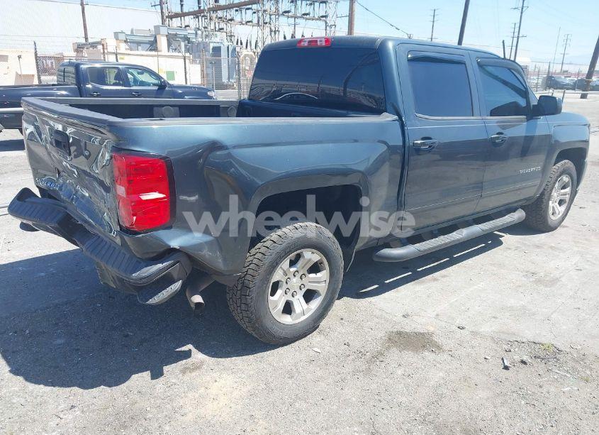 Photo 4 of 2018 Chevrolet Silverado K1500 LT (VIN 3GCUKREC1JG511846)