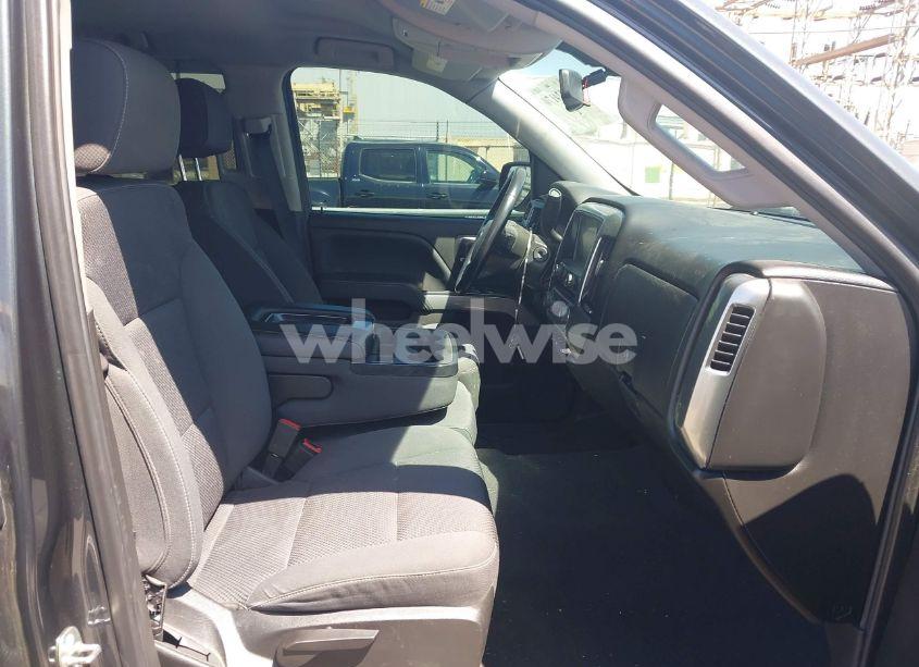 Photo 5 of 2018 Chevrolet Silverado K1500 LT (VIN 3GCUKREC1JG511846)