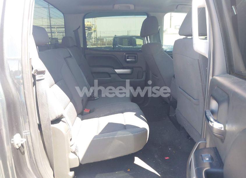 Photo 8 of 2018 Chevrolet Silverado K1500 LT (VIN 3GCUKREC1JG511846)