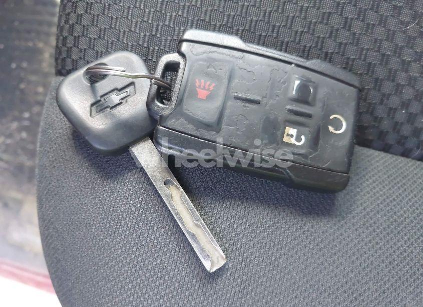 Photo 11 of 2018 Chevrolet Silverado 1500 2LT (VIN 3GCUKREC1JG618797)