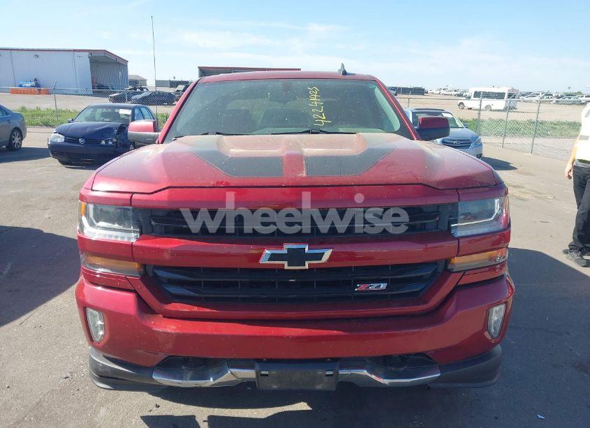 Photo 12 of 2018 Chevrolet Silverado 1500 2LT (VIN 3GCUKREC1JG618797)