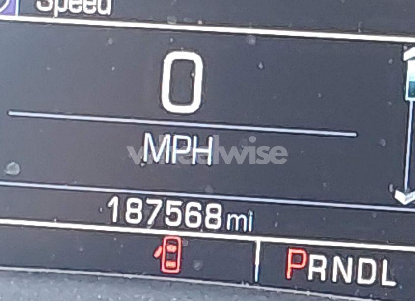 Photo 15 of 2018 Chevrolet Silverado 1500 2LT (VIN 3GCUKREC1JG618797)