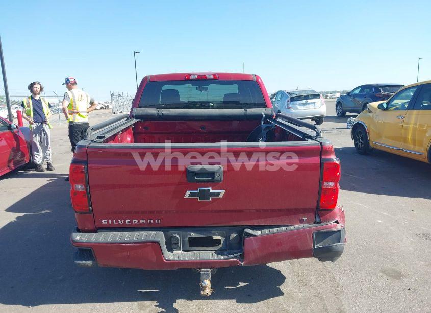 Photo 16 of 2018 Chevrolet Silverado 1500 2LT (VIN 3GCUKREC1JG618797)