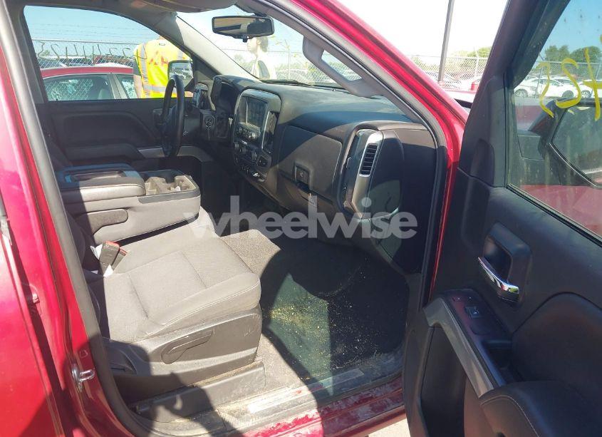 Photo 5 of 2018 Chevrolet Silverado 1500 2LT (VIN 3GCUKREC1JG618797)