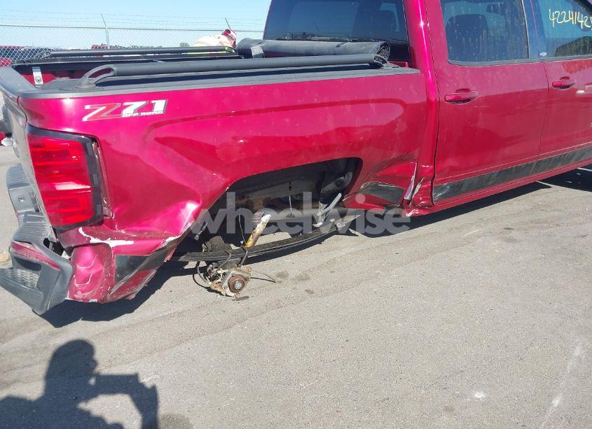 Photo 6 of 2018 Chevrolet Silverado 1500 2LT (VIN 3GCUKREC1JG618797)