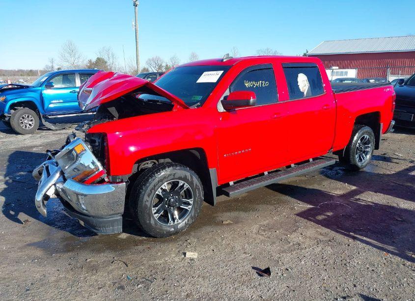 Photo 2 of 2018 Chevrolet Silverado 1500 LT (VIN 3GCUKREC1JG630562)