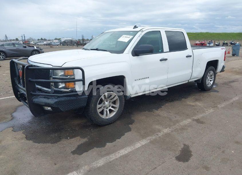Photo 2 of 2014 Chevrolet Silverado 1500 1LT (VIN 3GCUKREC2EG129279)