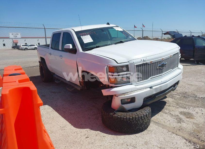 2014 Chevrolet Silverado 1500 2LT (VIN 3GCUKREC2EG381145) main photo
