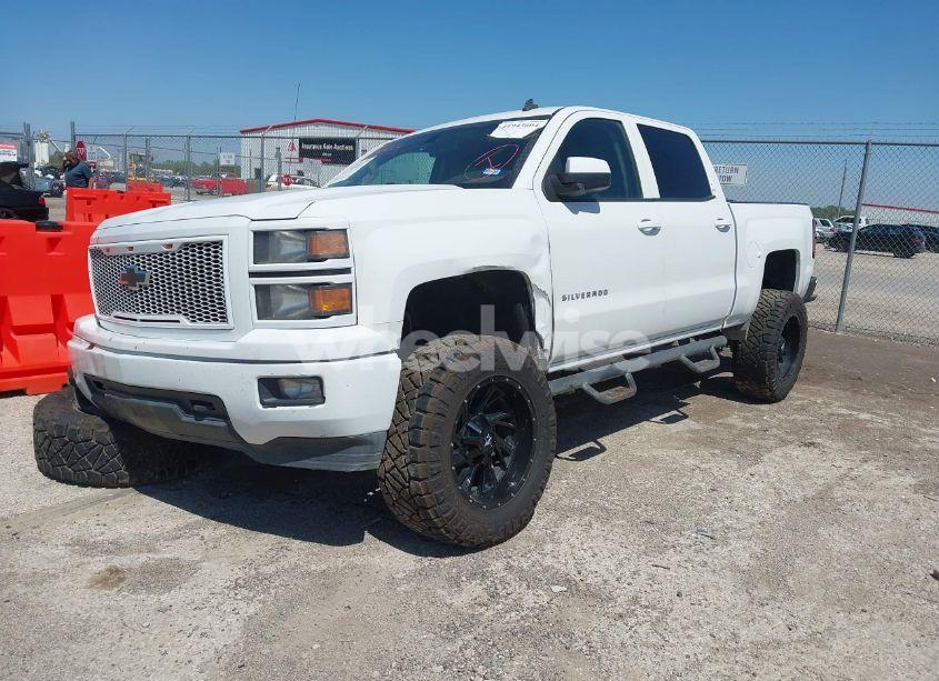 Photo 2 of 2014 Chevrolet Silverado 1500 2LT (VIN 3GCUKREC2EG381145)