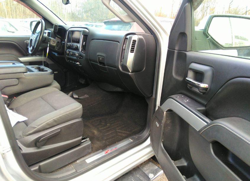 Photo 5 of 2015 Chevrolet Silverado 1500 2LT (VIN 3GCUKREC2FG324025)