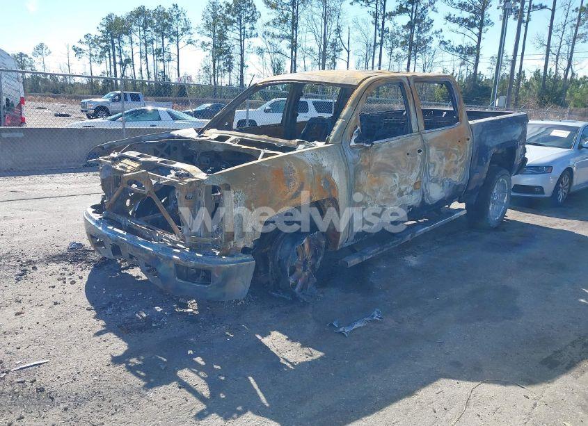 Photo 2 of 2015 Chevrolet Silverado 1500 1LT (VIN 3GCUKREC2FG328902)