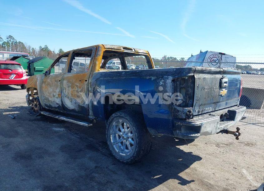 Photo 3 of 2015 Chevrolet Silverado 1500 1LT (VIN 3GCUKREC2FG328902)