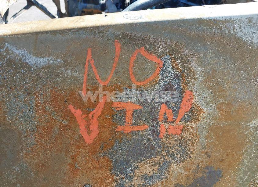 Photo 9 of 2015 Chevrolet Silverado 1500 1LT (VIN 3GCUKREC2FG328902)