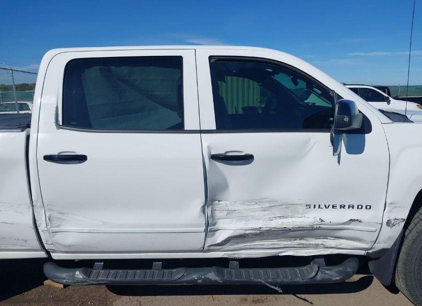 Photo 13 of 2015 Chevrolet Silverado 1500 1LT (VIN 3GCUKREC2FG353525)