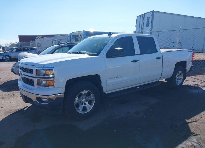 Photo 2 of 2015 Chevrolet Silverado 1500 1LT (VIN 3GCUKREC2FG353525)