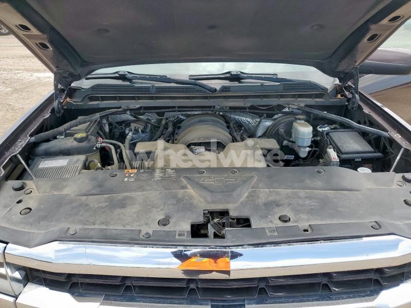 Photo 2 of 2016 CHEVROLET SILVERADO K1500 LT (VIN 3GCUKREC2GG303211)