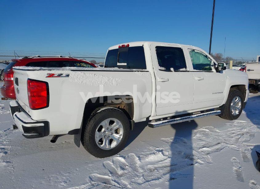 Photo 4 of 2017 Chevrolet Silverado 1500 2LT (VIN 3GCUKREC2HG123244)