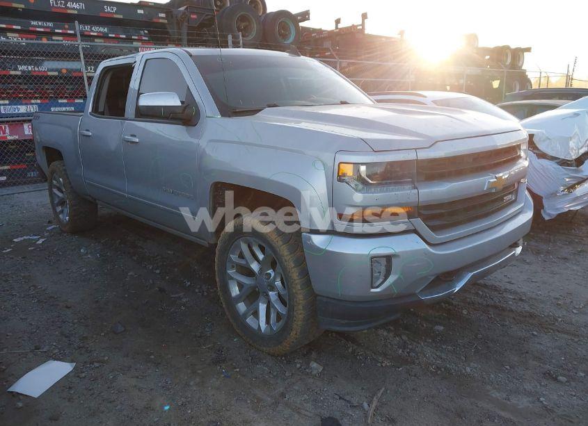 2017 Chevrolet Silverado 1500 2LT (VIN 3GCUKREC2HG237728) main photo