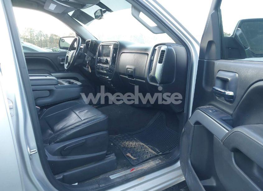 Photo 5 of 2017 Chevrolet Silverado 1500 2LT (VIN 3GCUKREC2HG237728)