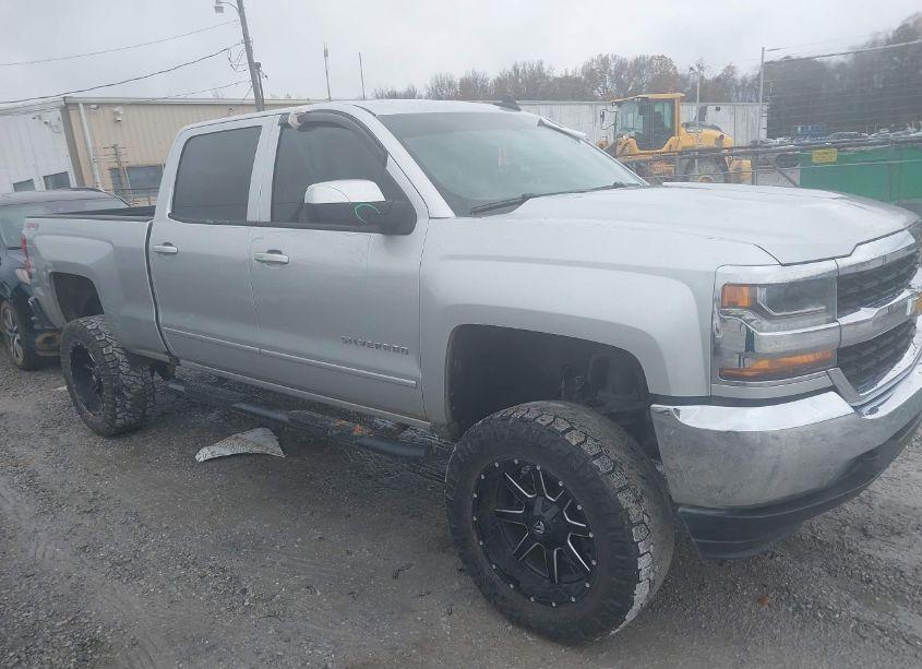 2017 Chevrolet Silverado 1500 1LT (VIN 3GCUKREC2HG353818) main photo