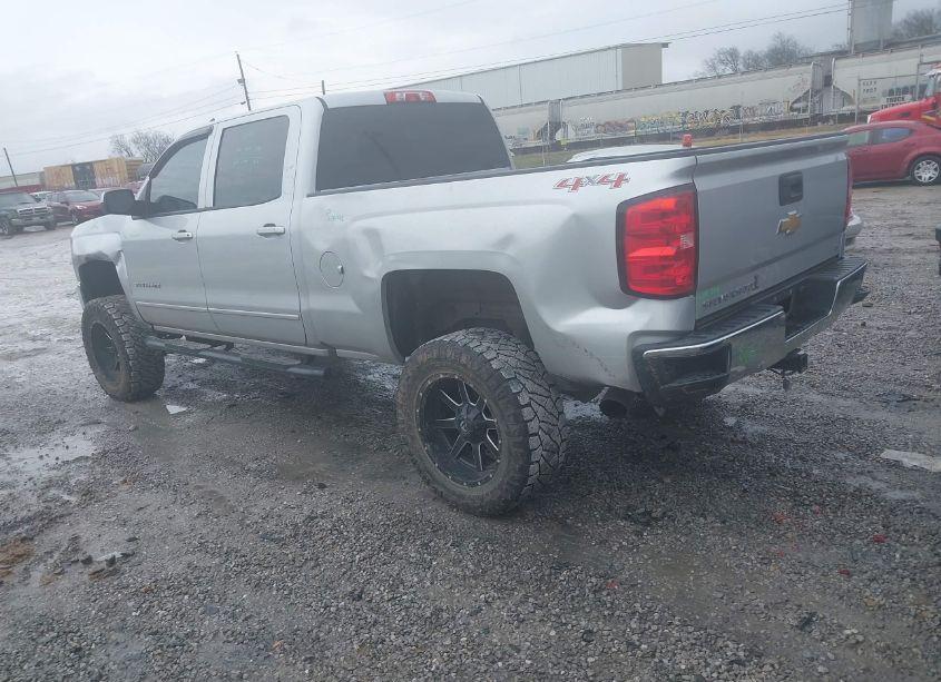 Photo 3 of 2017 Chevrolet Silverado 1500 1LT (VIN 3GCUKREC2HG353818)