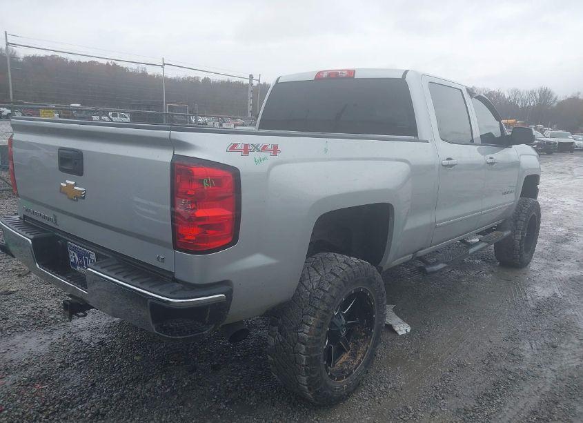 Photo 4 of 2017 Chevrolet Silverado 1500 1LT (VIN 3GCUKREC2HG353818)