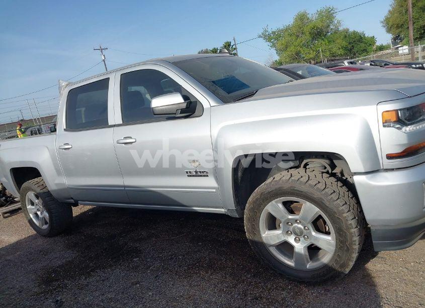 Photo 14 of 2017 Chevrolet Silverado 1500 2LT (VIN 3GCUKREC2HG392487)