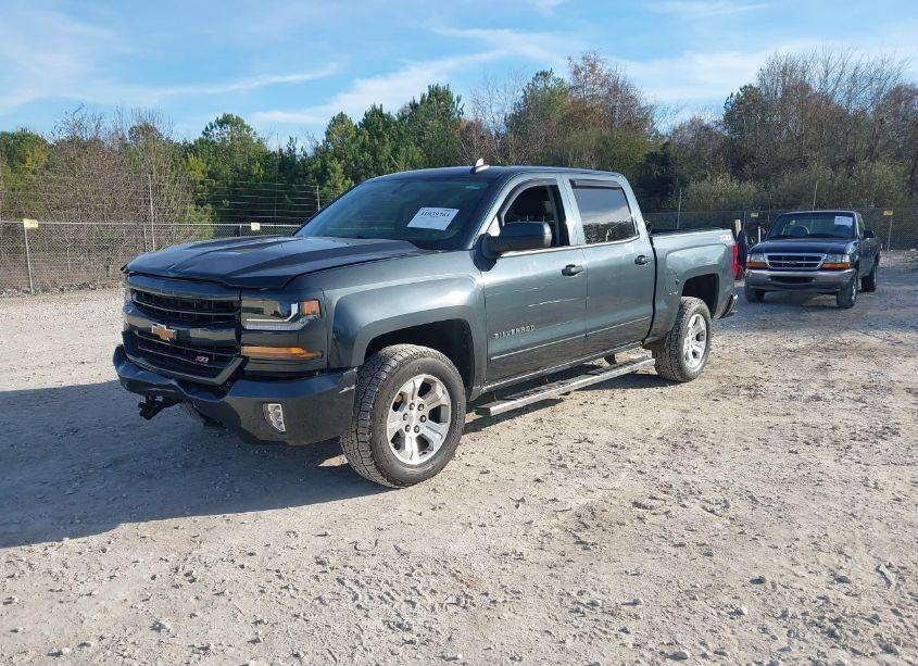 Photo 2 of 2017 Chevrolet Silverado 1500 2LT (VIN 3GCUKREC2HG494274)