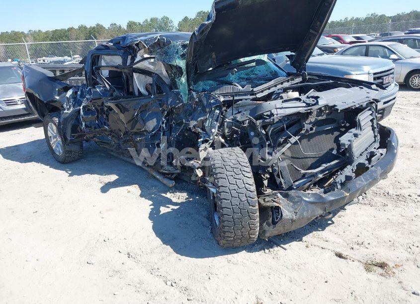 2017 Chevrolet Silverado 1500 2LT (VIN 3GCUKREC2HG518766) main photo