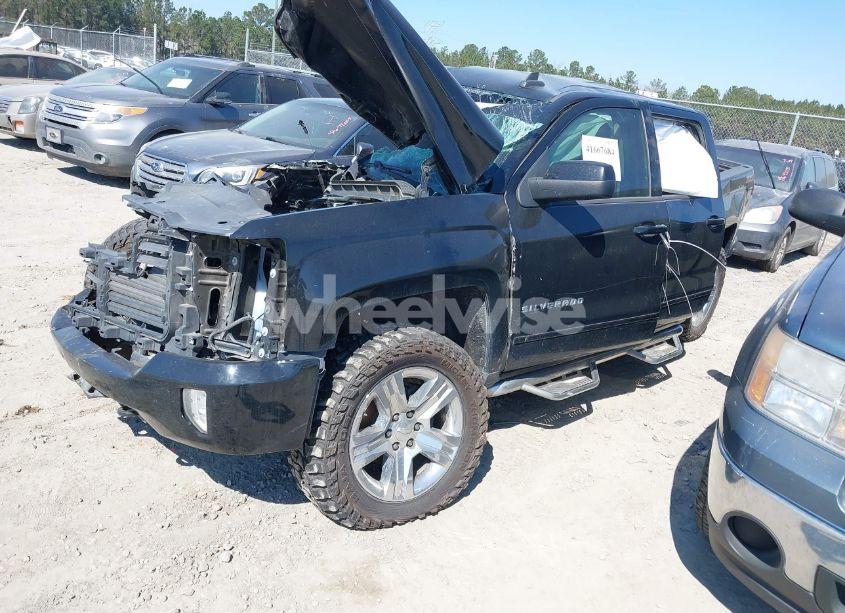Photo 2 of 2017 Chevrolet Silverado 1500 2LT (VIN 3GCUKREC2HG518766)