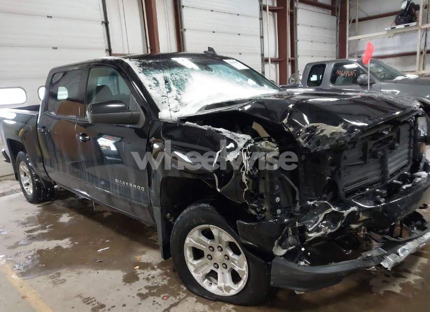 2018 Chevrolet Silverado 1500 2LT (VIN 3GCUKREC2JG178119) main photo