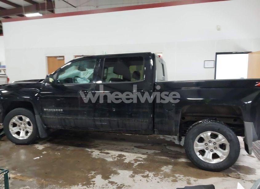 Photo 15 of 2018 Chevrolet Silverado 1500 2LT (VIN 3GCUKREC2JG178119)